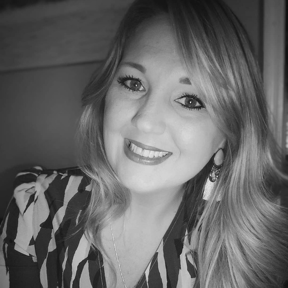 Meet your Posher, Dana - Picture 2 of 2